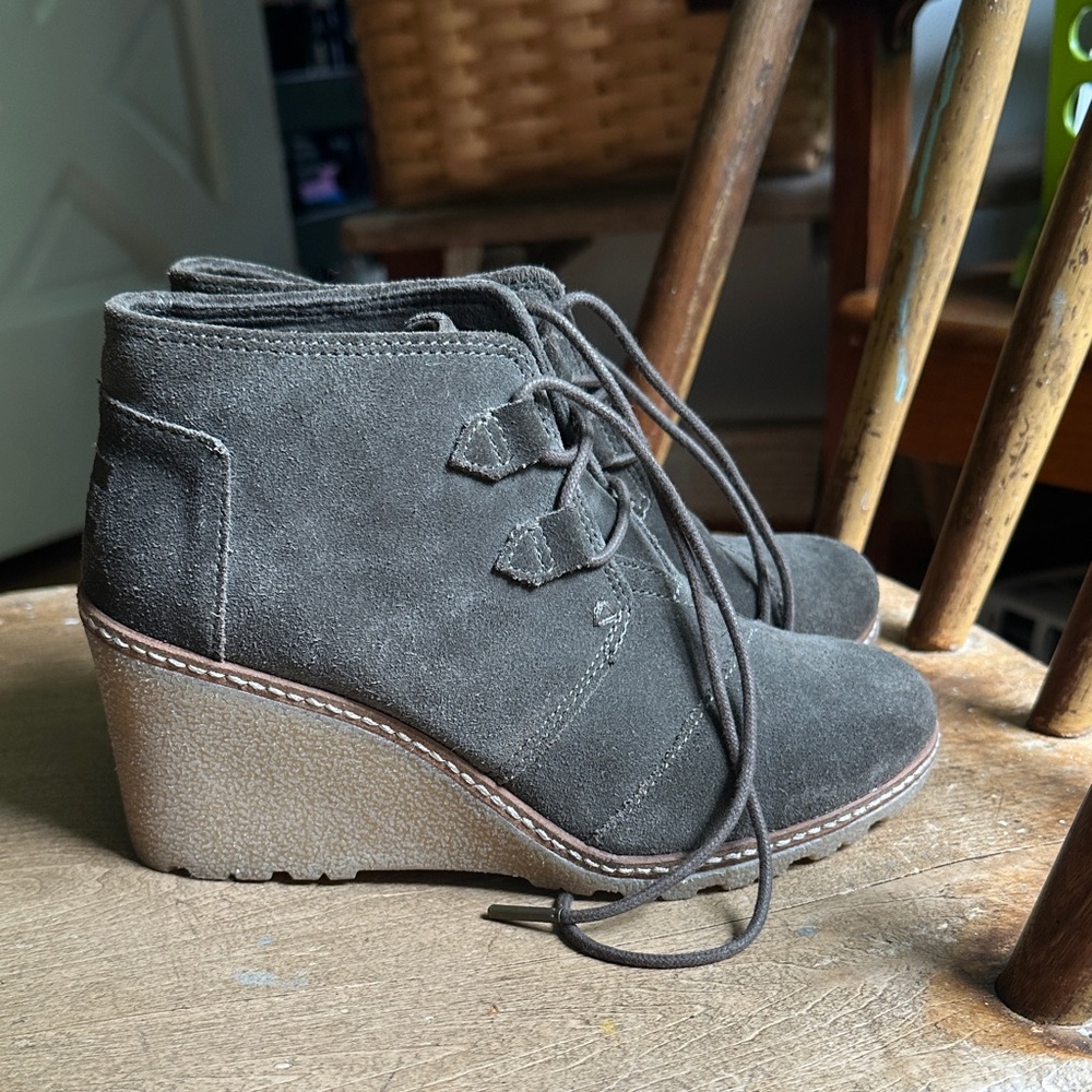 Toms Charcoal Suede Wedge Boots